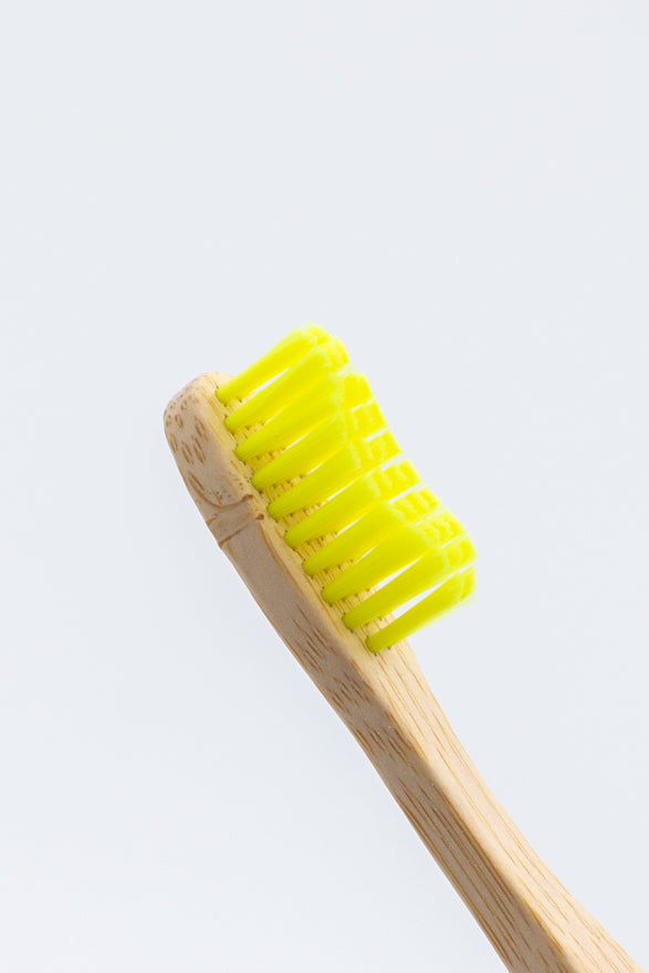 Cepillo de dientes infantil de bambú ecológico y vegano The Humble Co